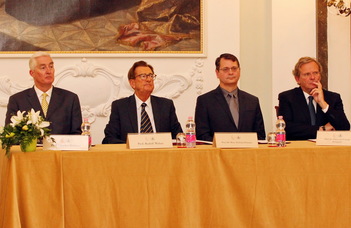 New honorary doctors at ELTE - video