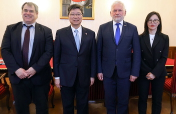 Chinese-Hungarian Research Center Opened at ELTE